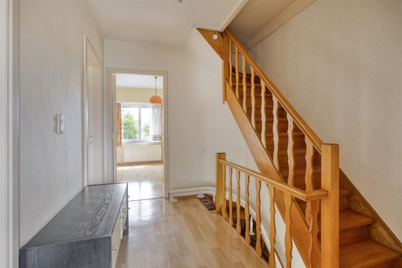 Woning met 3 slaapkamers, tuin en garage.
