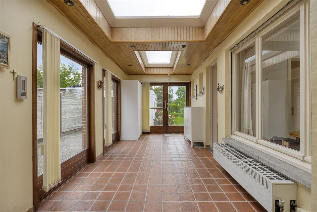 Woning met 3 slaapkamers, tuin en garage.