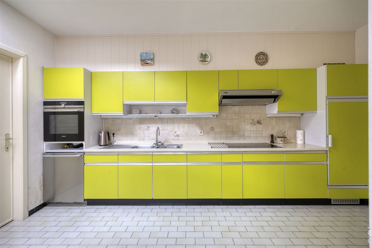 Woning met 3 slaapkamers, tuin en garage.