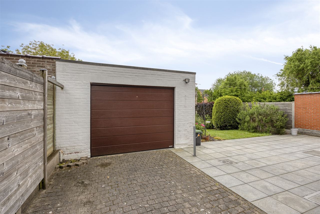 Woning met 3 slaapkamers, tuin en garage.
