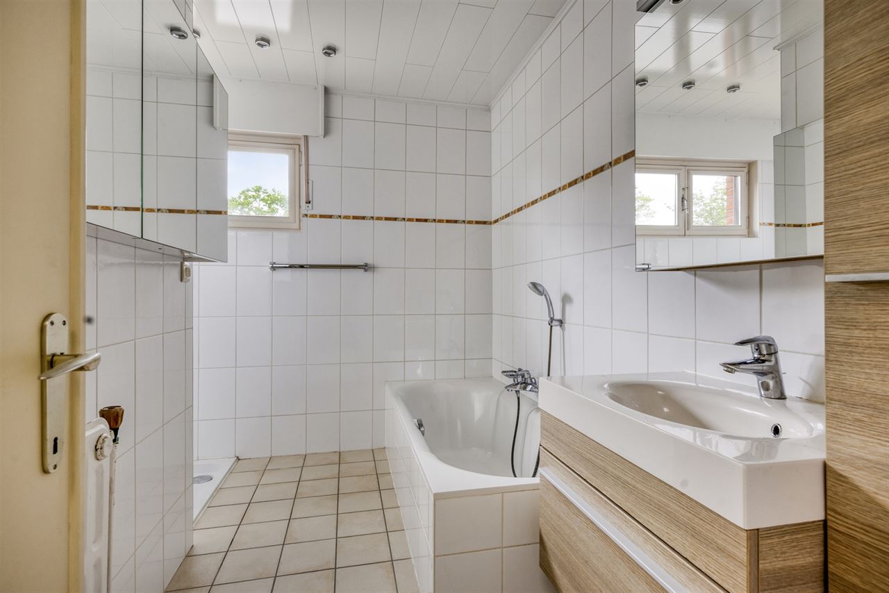 Woning met 3 slaapkamers, tuin en garage.