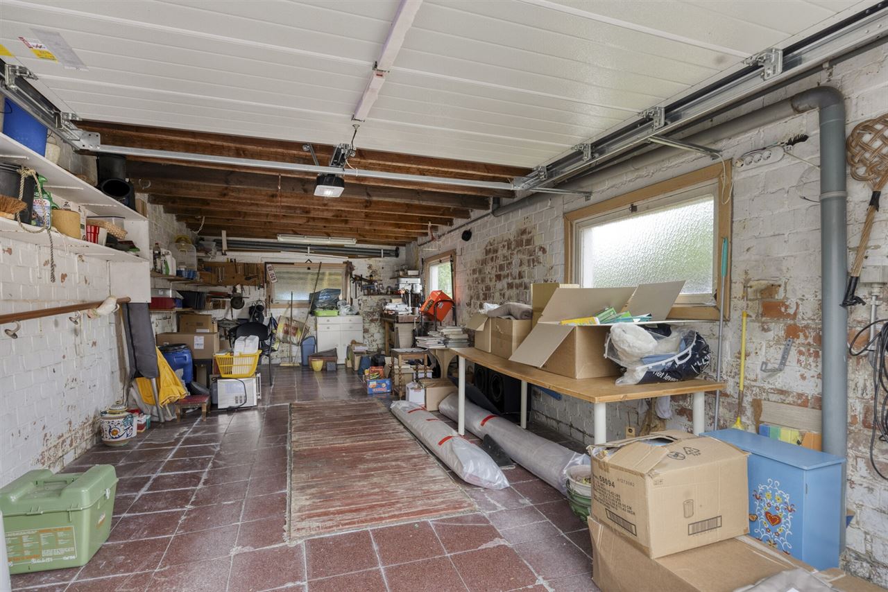 Woning met 3 slaapkamers, tuin en garage.