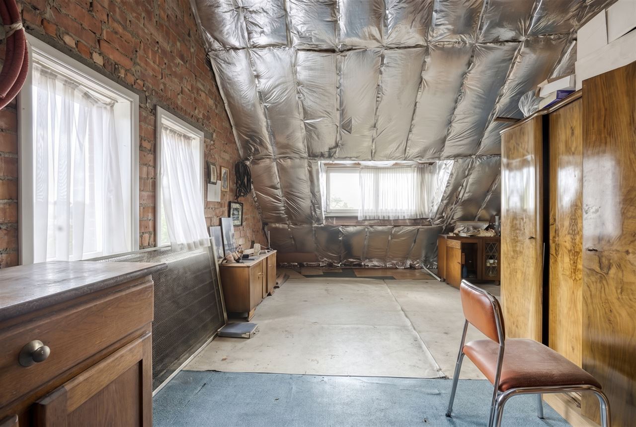 Woning met 3 slaapkamers, tuin en garage.