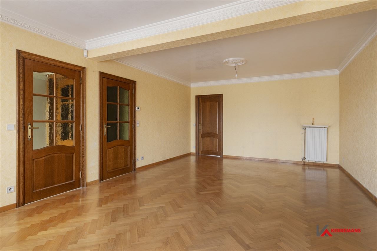 Instapklaar appartement met 3 slaapkamers en garage.