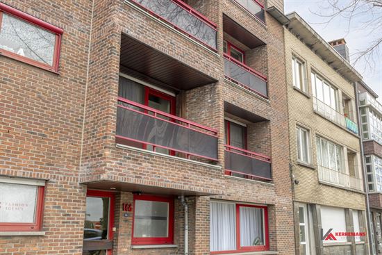 Instapklaar appartement met 3 slaapkamers en garage.