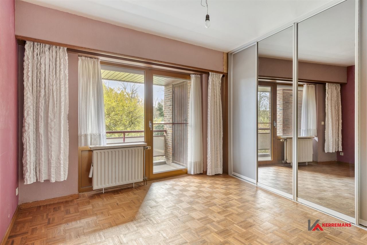 Instapklaar appartement met 3 slaapkamers en garage.