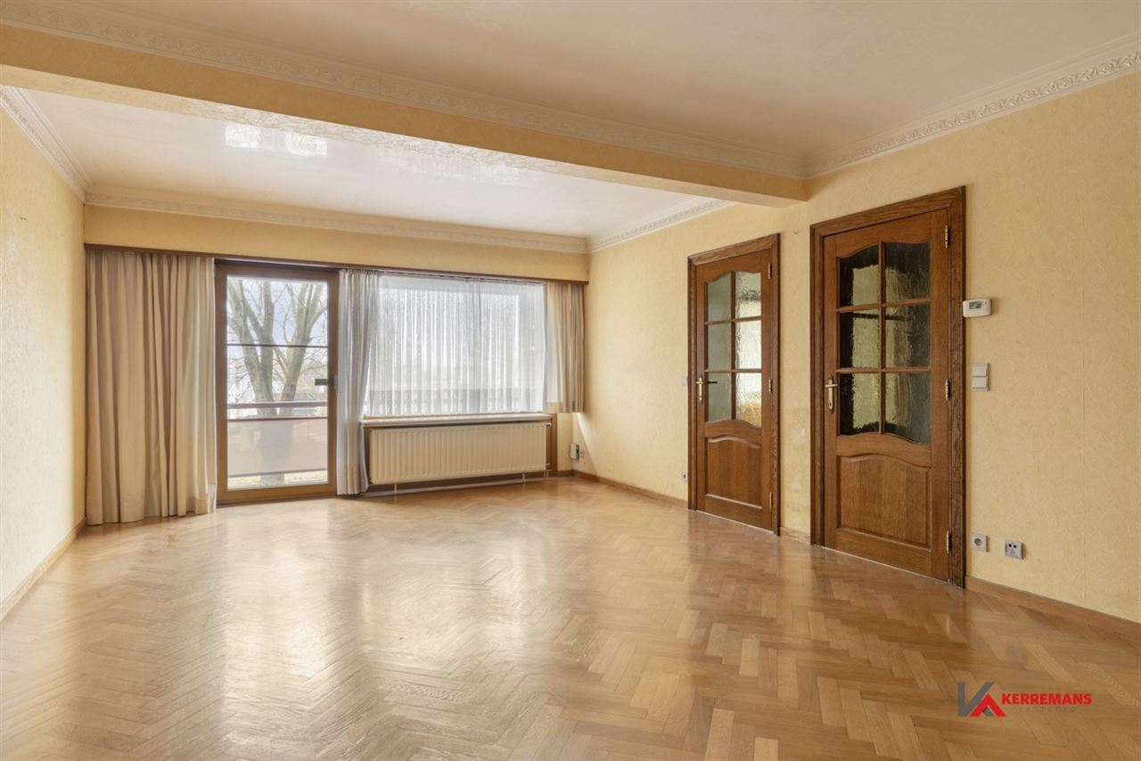 Instapklaar appartement met 3 slaapkamers en garage.