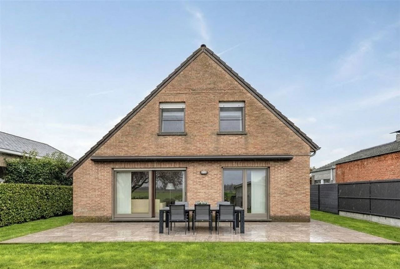 Instapklare woning met 3 slaapkamers en tuin.