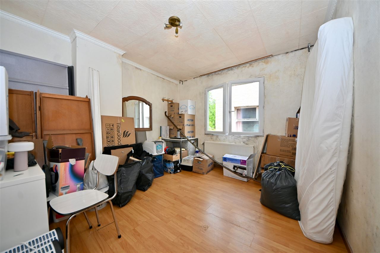 Op te frissen woning met 4 slaapkamers.