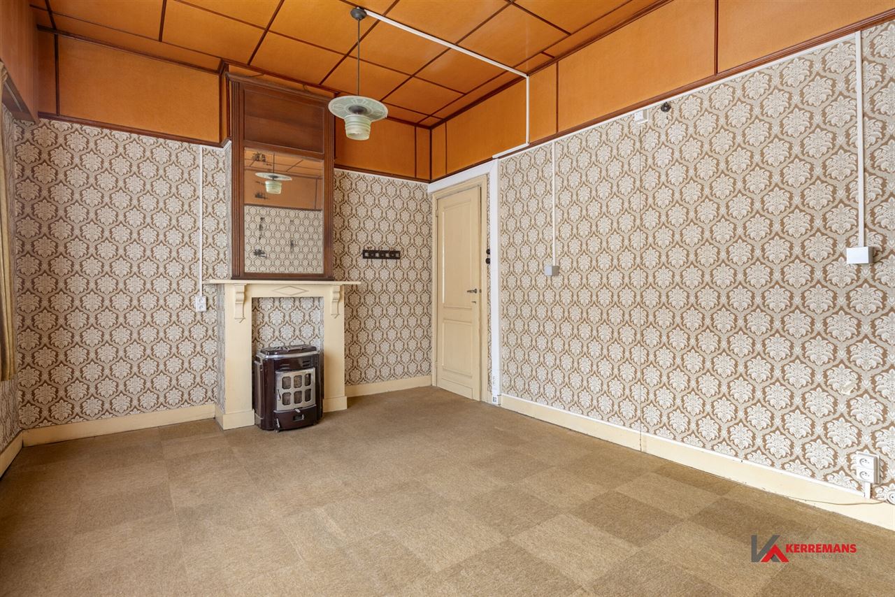 Op te frissen woning met 4 slaapkamers, tuin en garage.