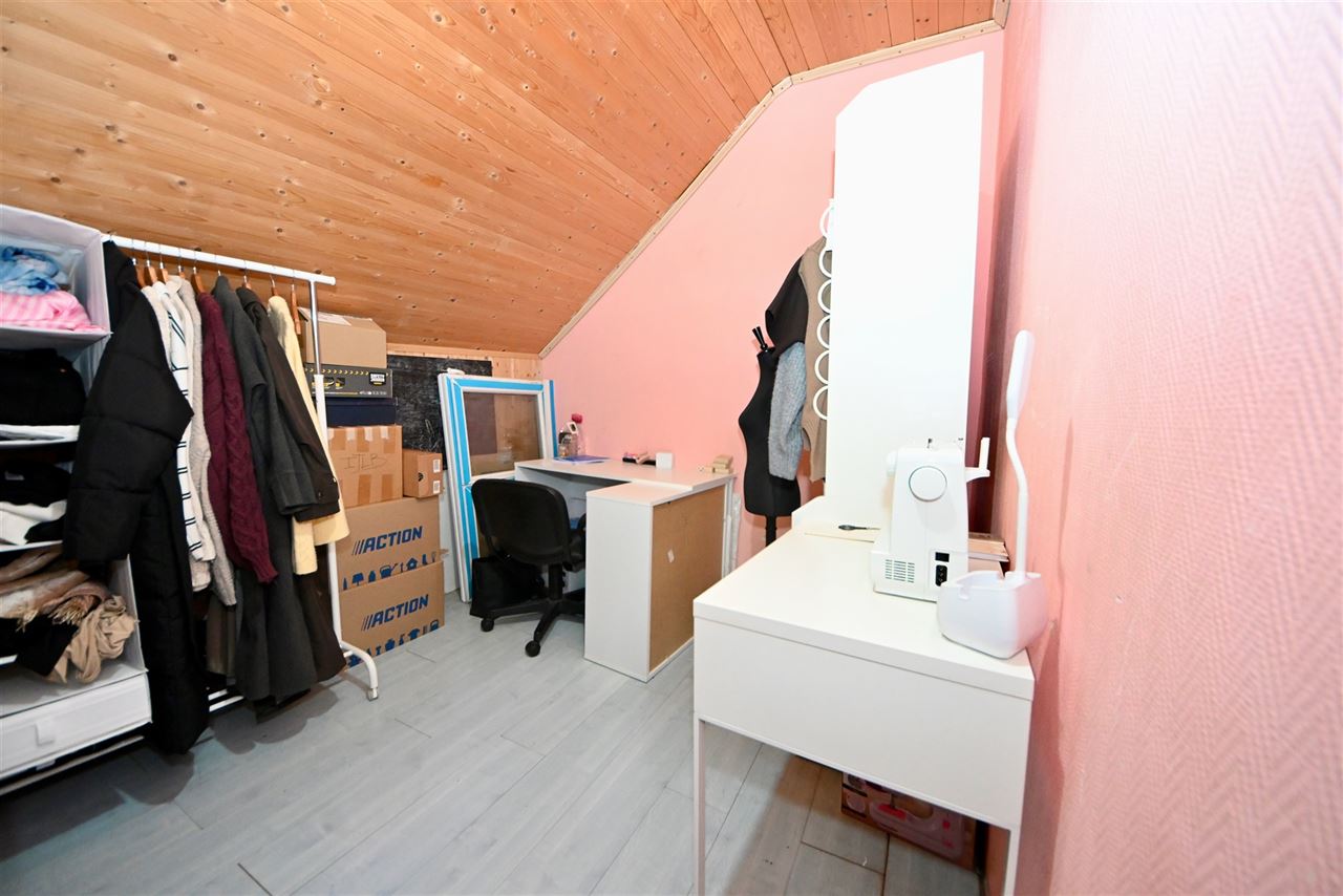 Op te frissen woning met 4 slaapkamers.