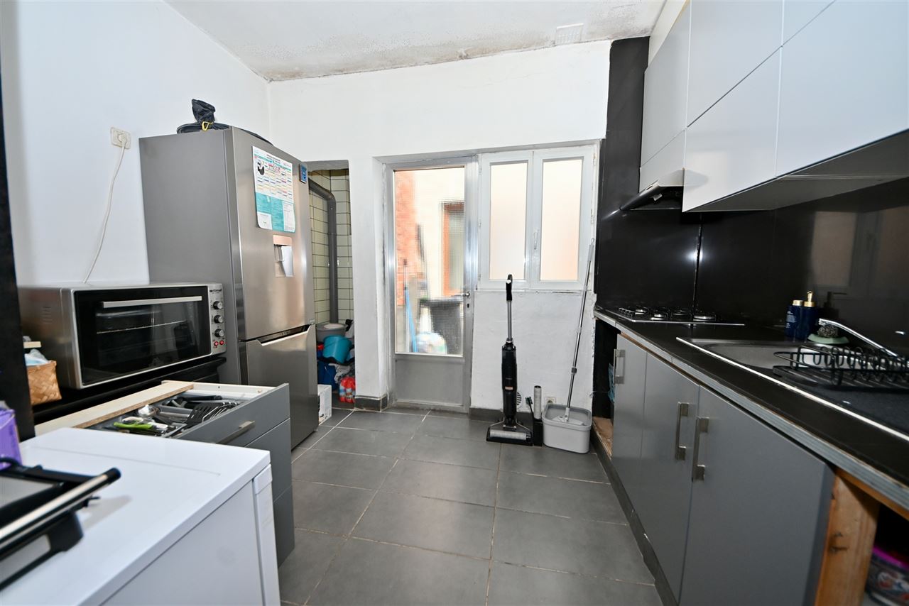 Op te frissen woning met 4 slaapkamers.