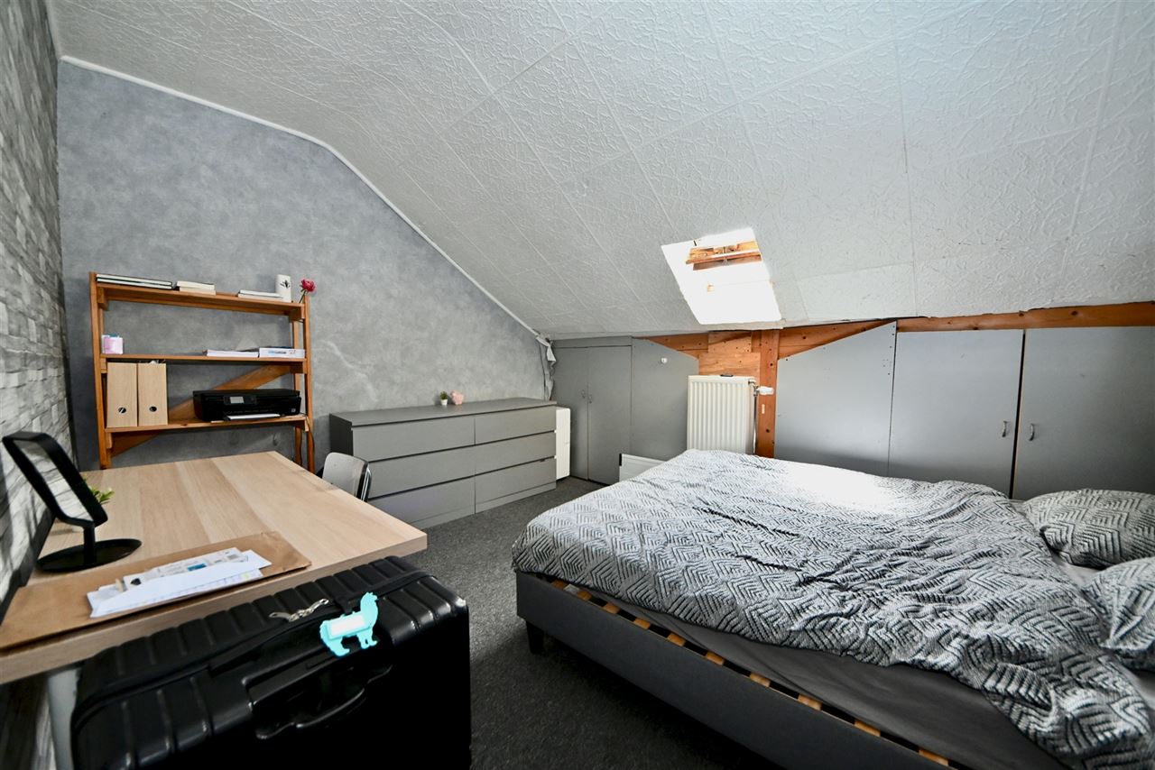 Op te frissen woning met 4 slaapkamers.