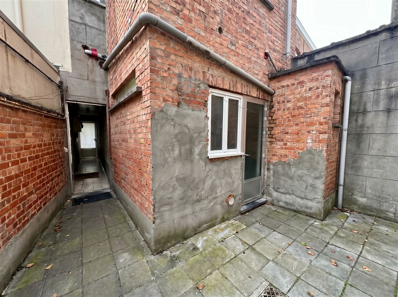 Op te frissen woning met 4 slaapkamers.