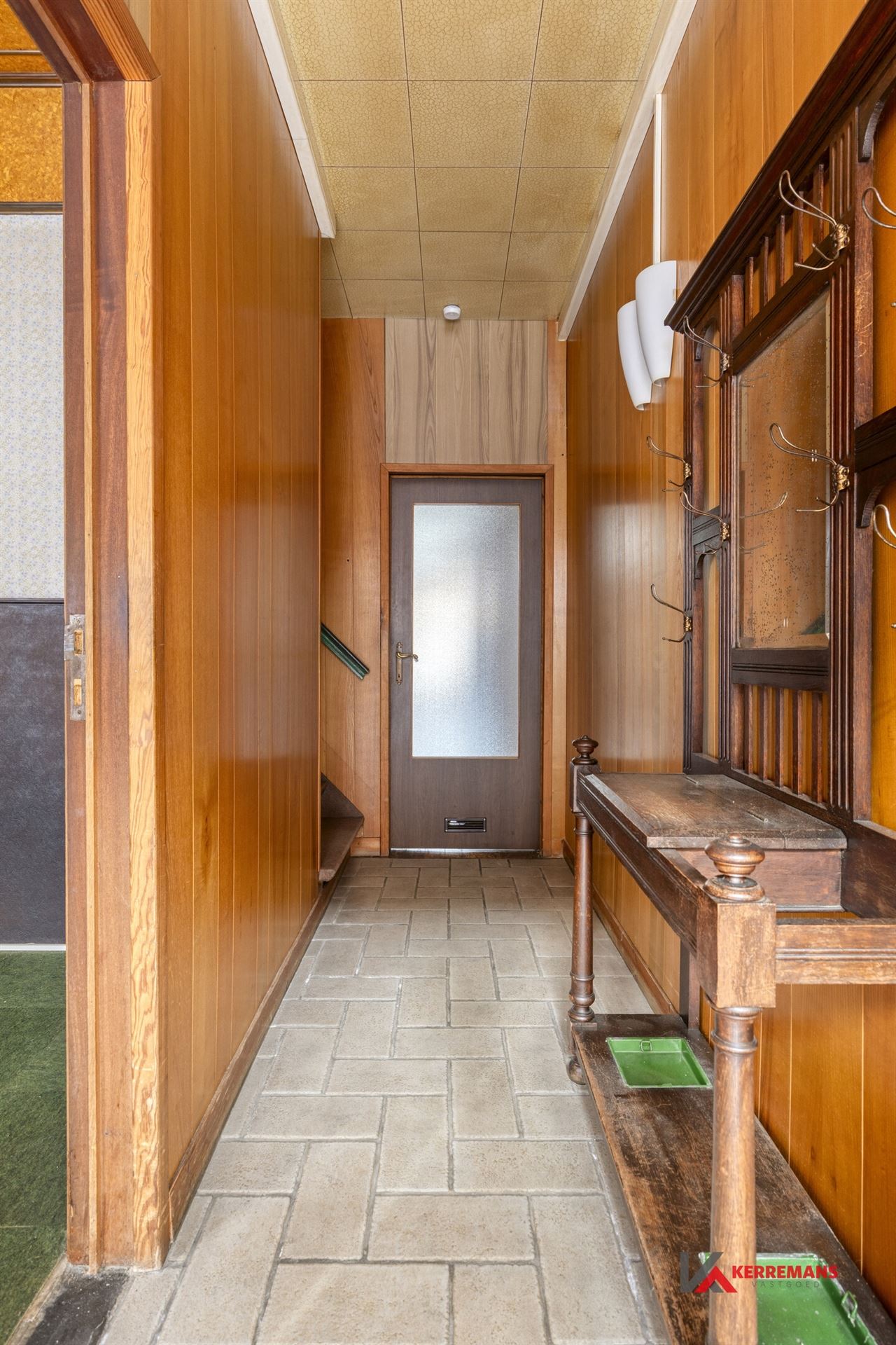 Op te frissen woning met 4 slaapkamers, tuin en garage.