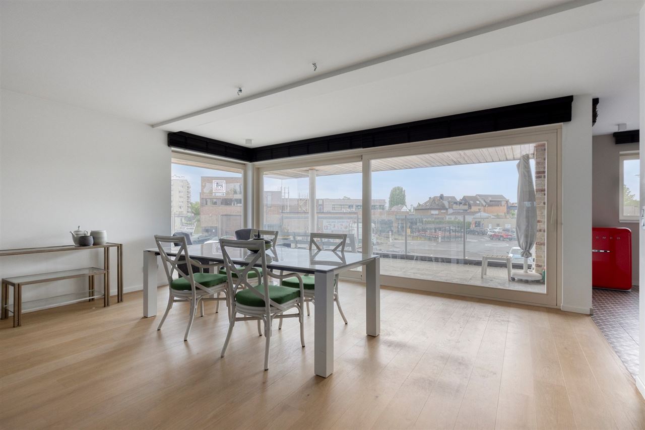 Appartement met 3 slaapkamers en 2 garages.