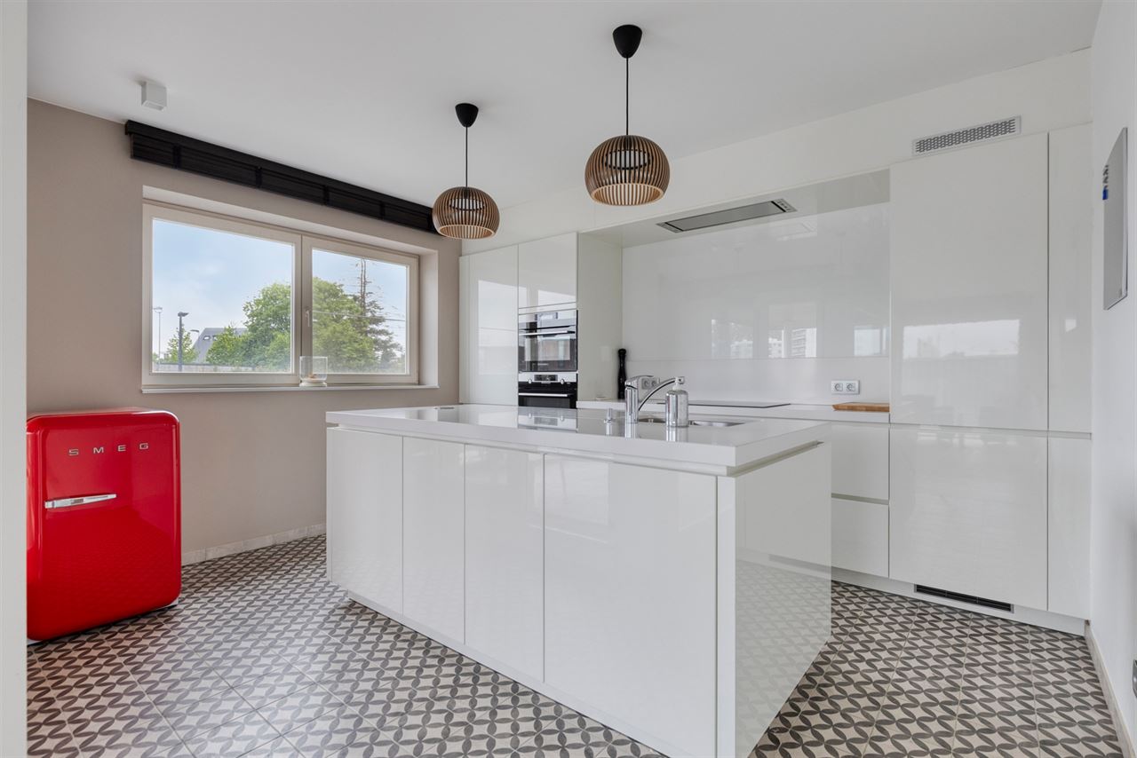 Appartement met 3 slaapkamers en 2 garages.