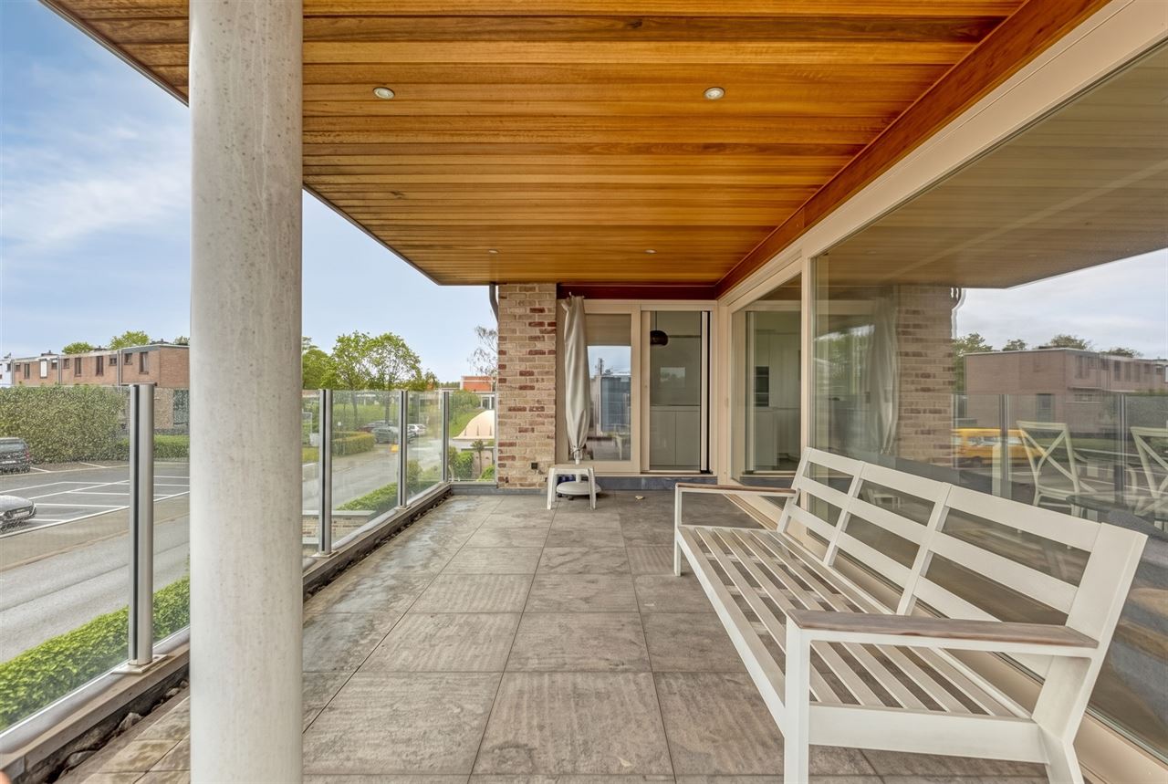 Appartement met 3 slaapkamers en 2 garages.