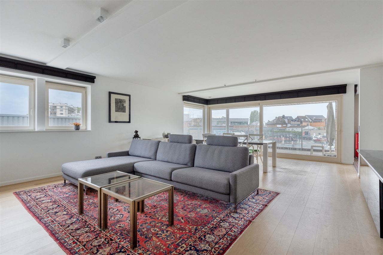 Appartement met 3 slaapkamers en 2 garages.