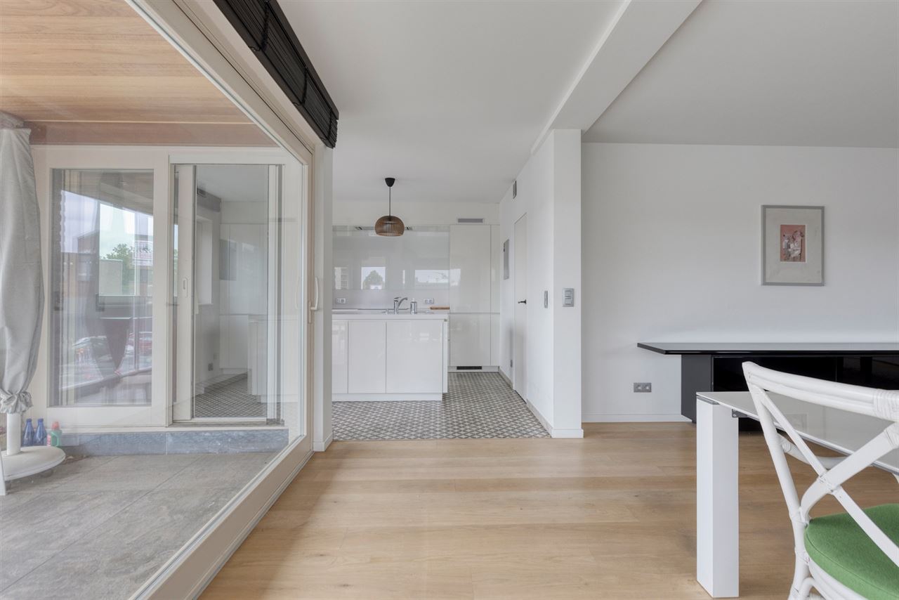 Appartement met 3 slaapkamers en 2 garages.