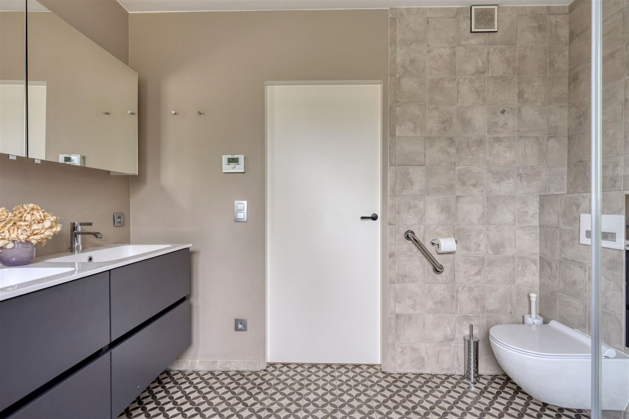 Appartement met 3 slaapkamers en 2 garages.