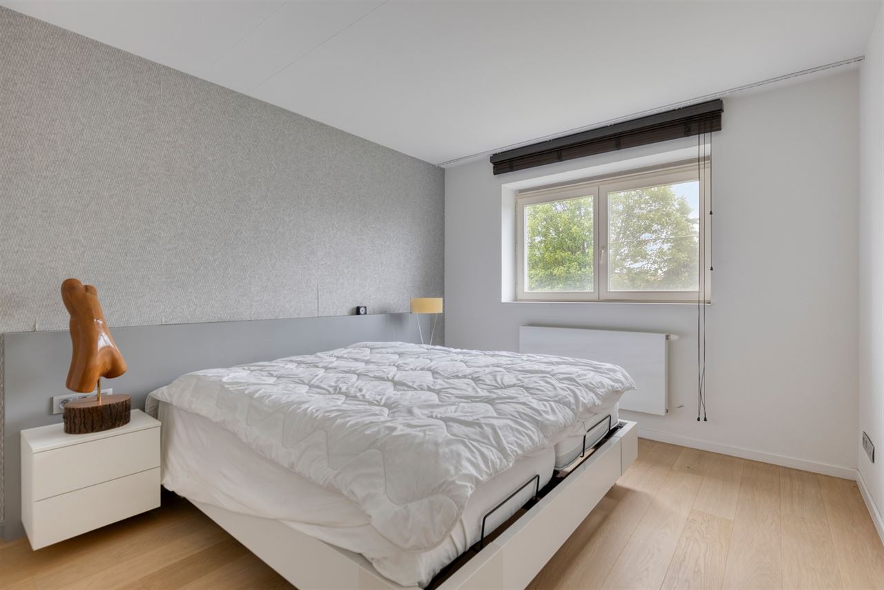 Appartement met 3 slaapkamers en 2 garages.