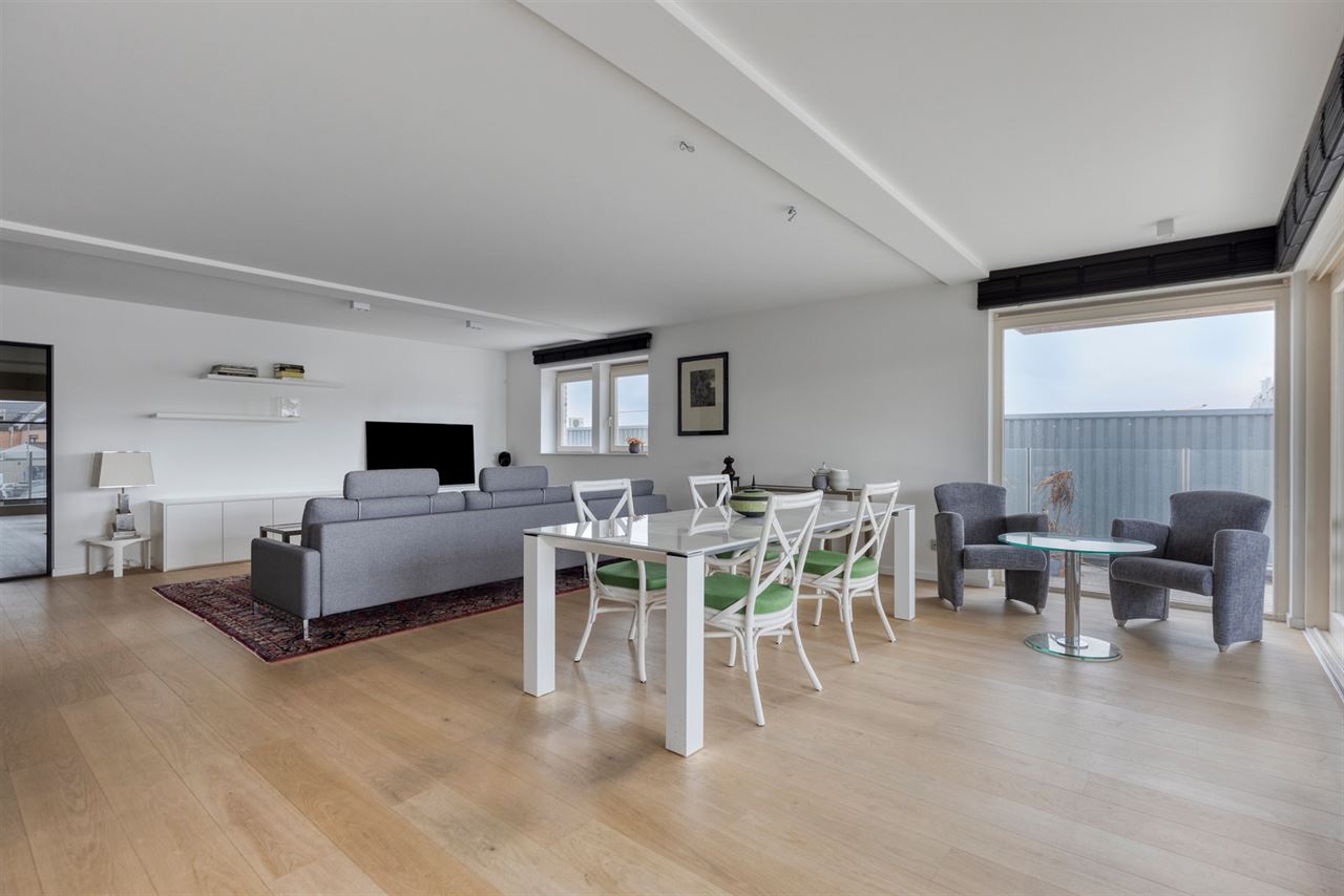 Appartement met 3 slaapkamers en 2 garages.