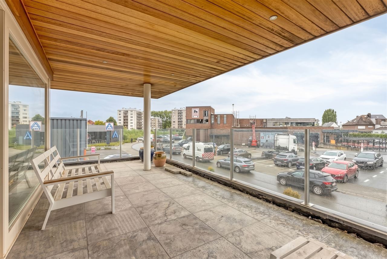 Appartement met 3 slaapkamers en 2 garages.