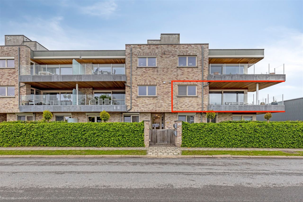 Appartement met 3 slaapkamers en 2 garages.