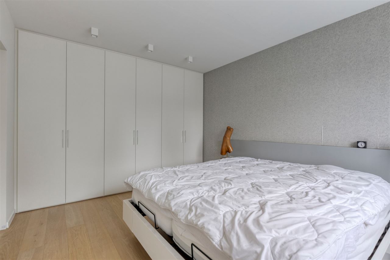 Appartement met 3 slaapkamers en 2 garages.