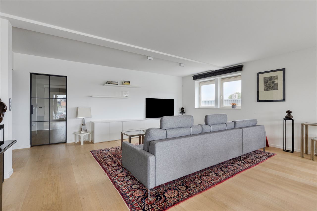 Appartement met 3 slaapkamers en 2 garages.