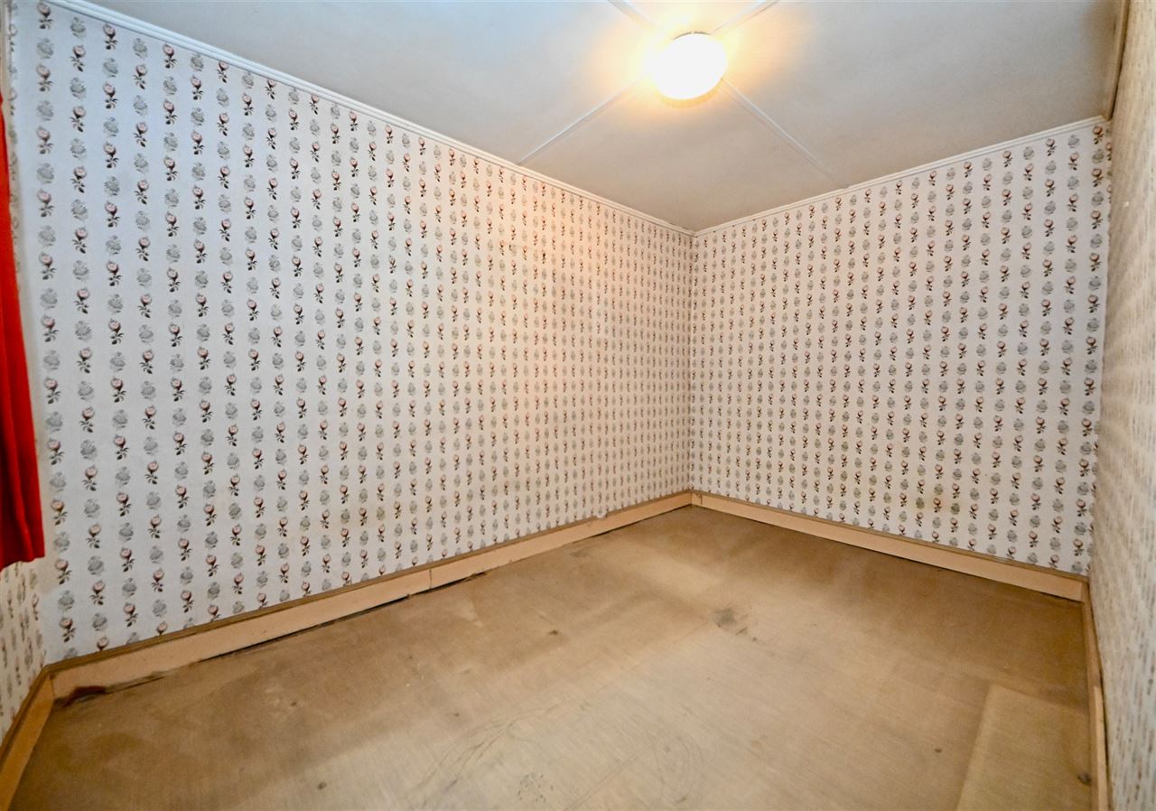 Te renoveren woning met 3 slaapkamers, tuin en garage.