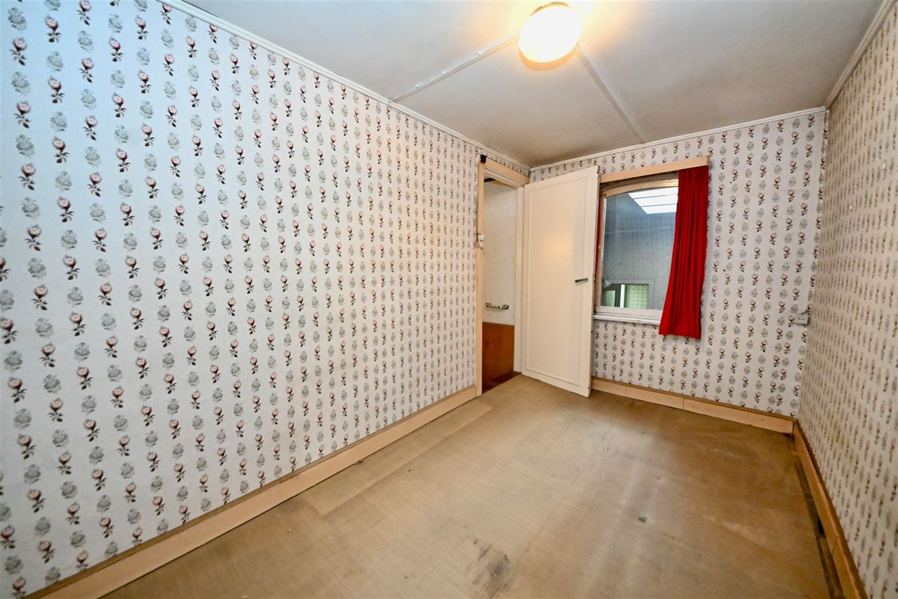 Te renoveren woning met 3 slaapkamers, tuin en garage.