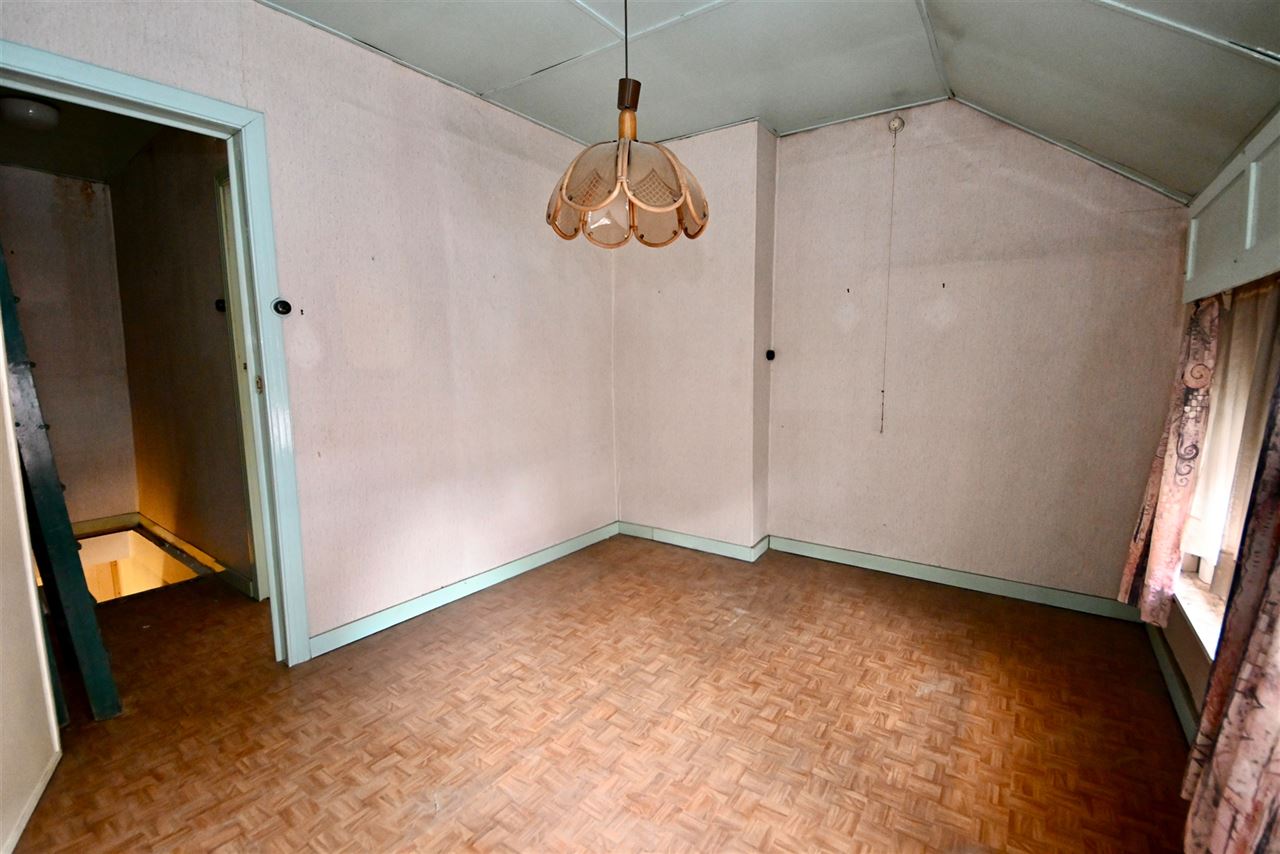 Te renoveren woning met 3 slaapkamers, tuin en garage.