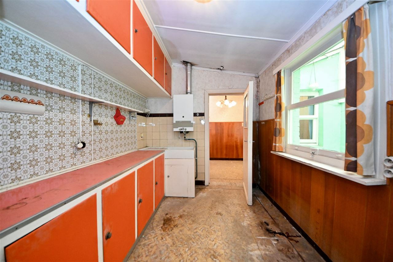 Te renoveren woning met 3 slaapkamers, tuin en garage.