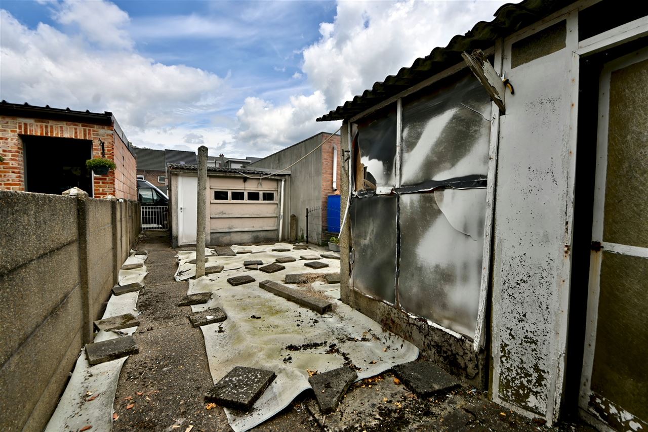 Te renoveren woning met 3 slaapkamers, tuin en garage.