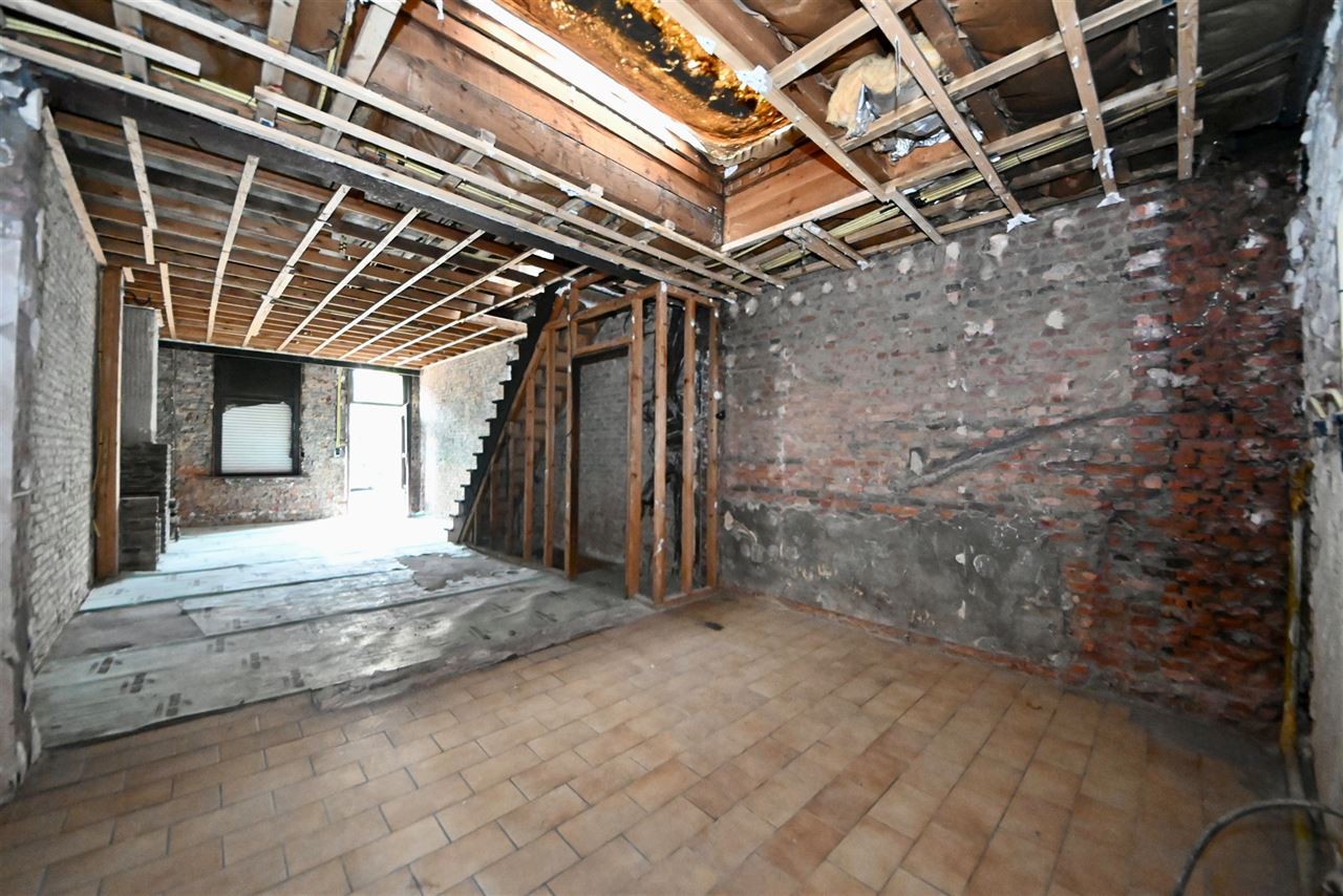 Rijwoning met 2 slaapkamers en tuin met achteruitweg.