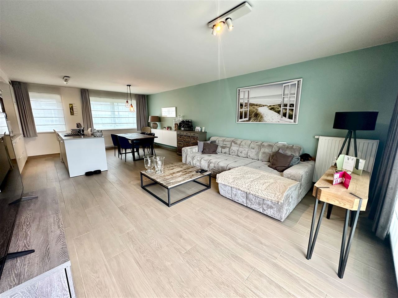 Duplex appartement met 2 slaapkamers, garage en terras.