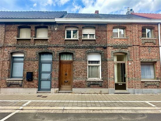 Te renoveren woning met 3 slaapkamers, tuin en garage.
