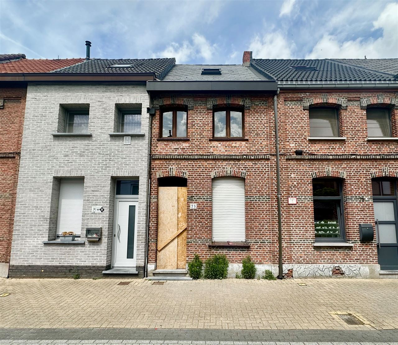 Rijwoning met 2 slaapkamers en tuin met achteruitweg.