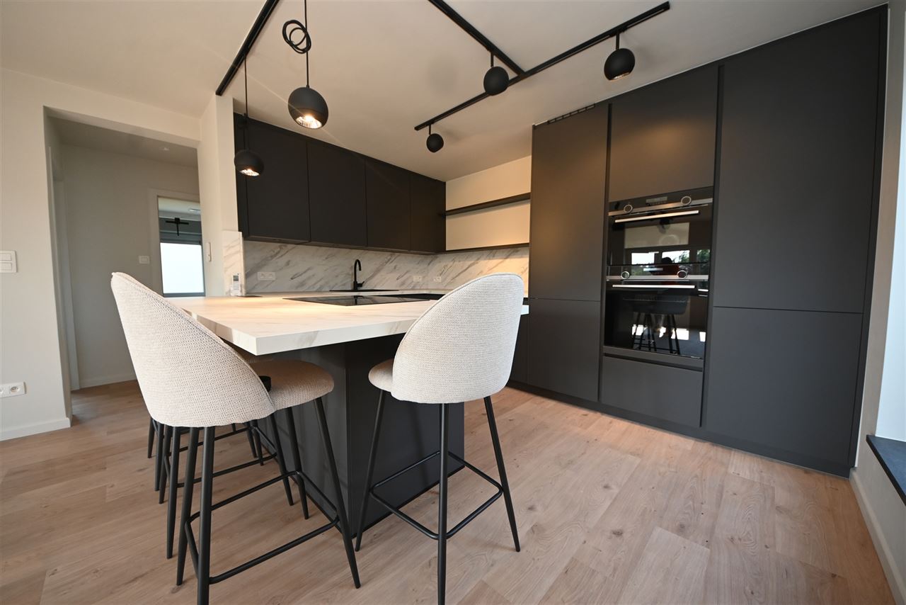 Gerenoveerd duplex appartement met 3 slaapkamers