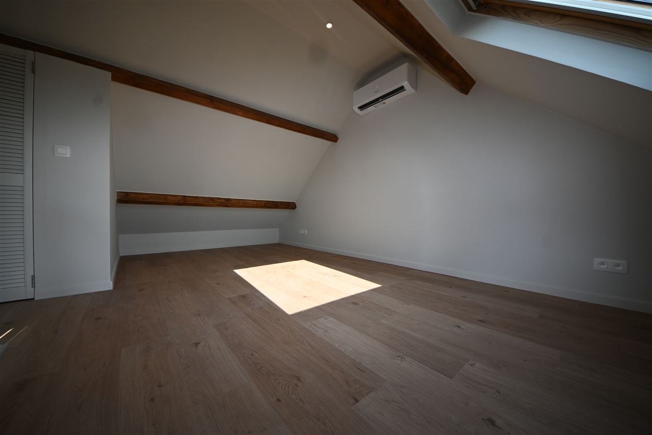 Gerenoveerd duplex appartement met 3 slaapkamers