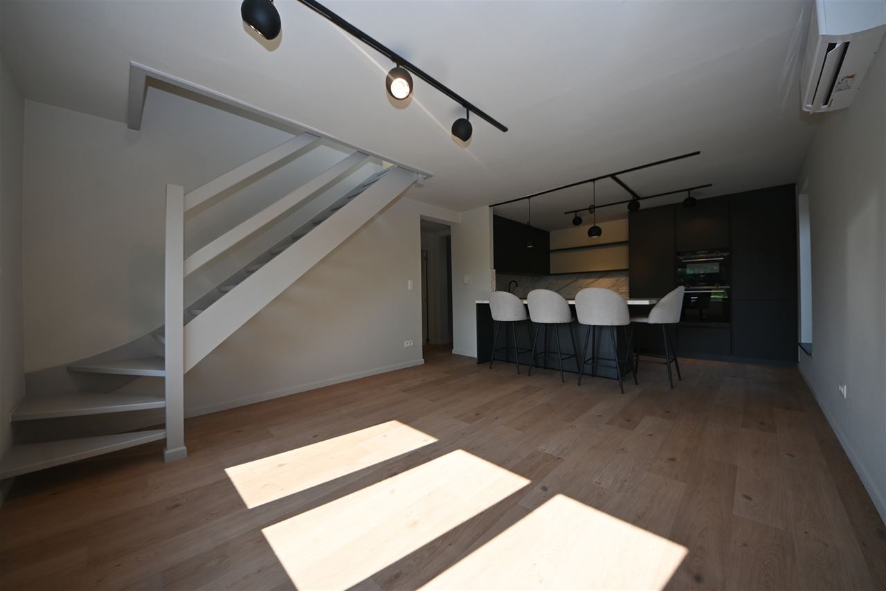 Gerenoveerd duplex appartement met 3 slaapkamers