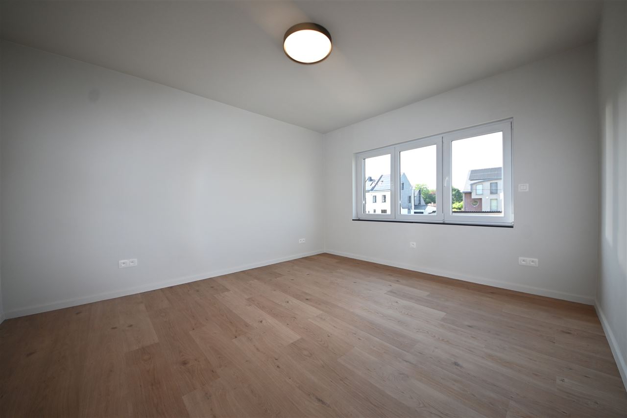 Gerenoveerd duplex appartement met 3 slaapkamers