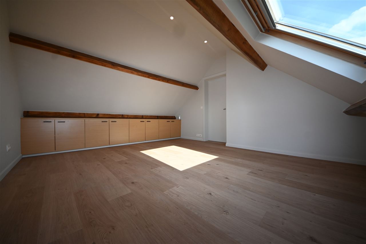 Gerenoveerd duplex appartement met 3 slaapkamers