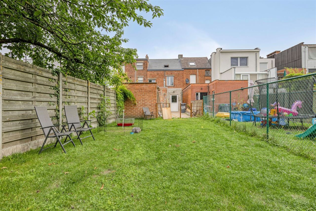 Woning met 4 slaapkamers en tuin.