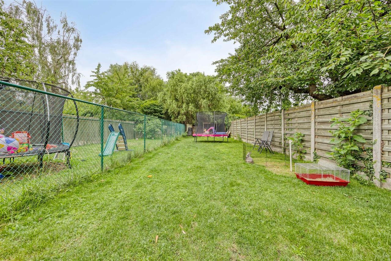 Woning met 4 slaapkamers en tuin.