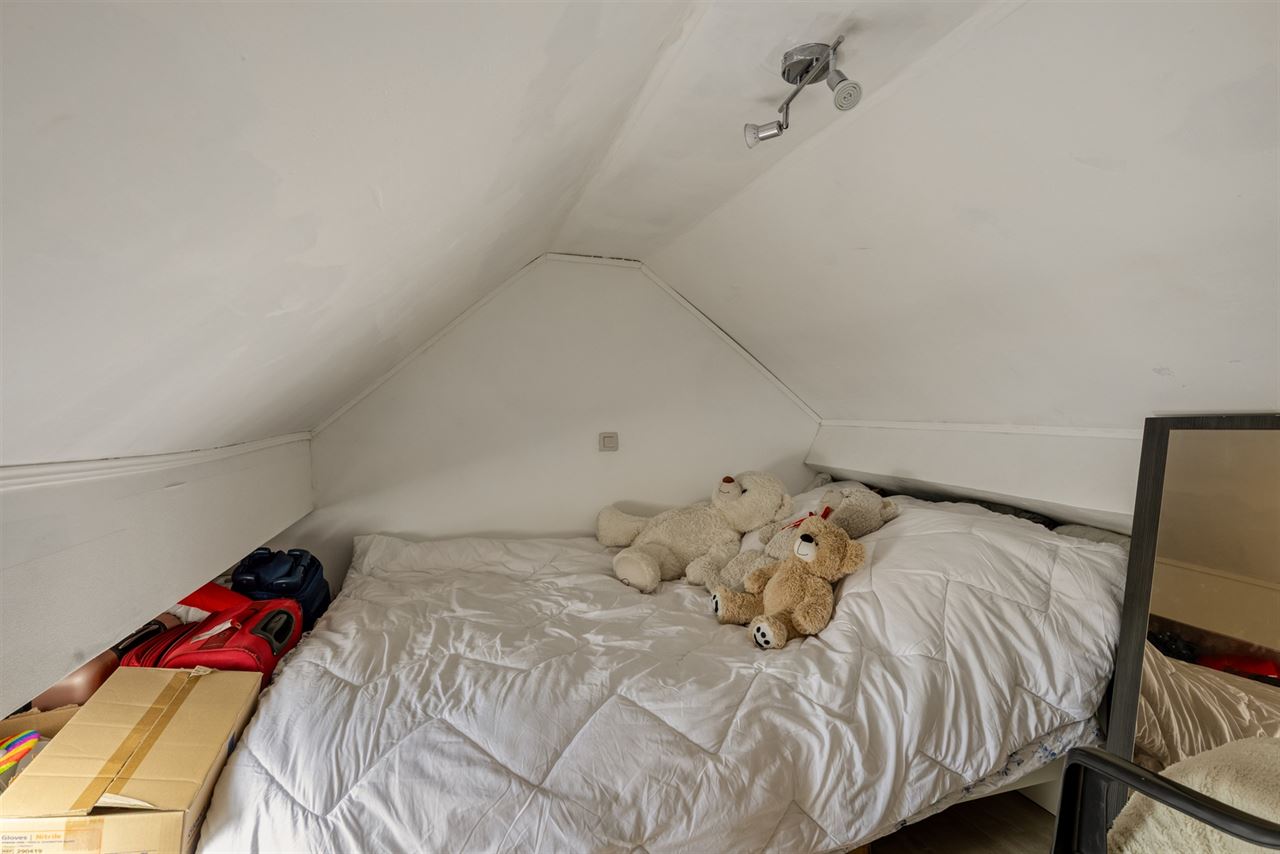 Woning met 2 (mogelijk 3) slaapkamers, tuin en garage.