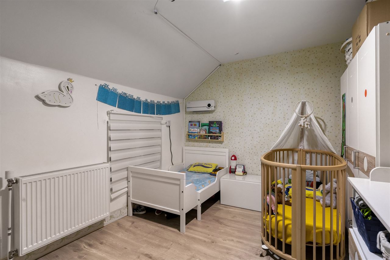 Woning met 2 (mogelijk 3) slaapkamers, tuin en garage.