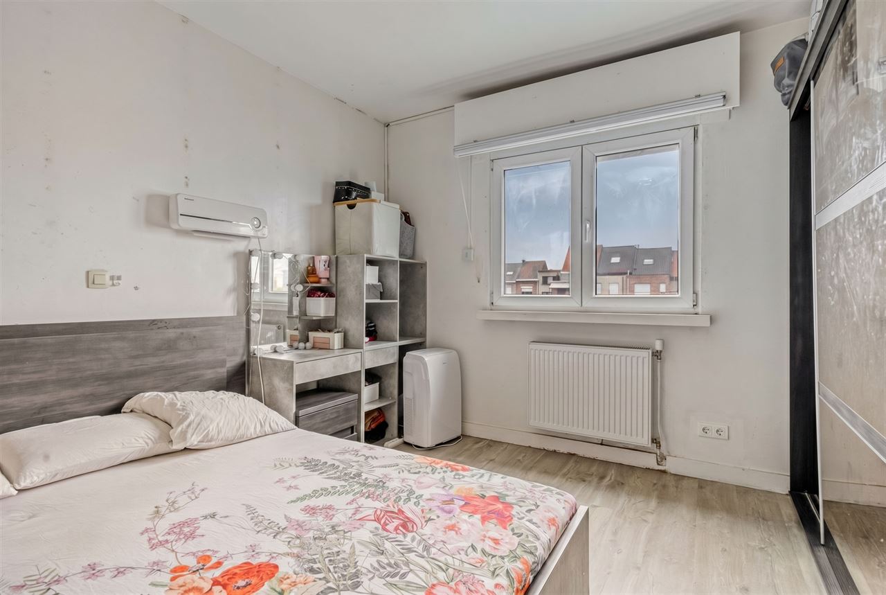 Woning met 2 (mogelijk 3) slaapkamers, tuin en garage.